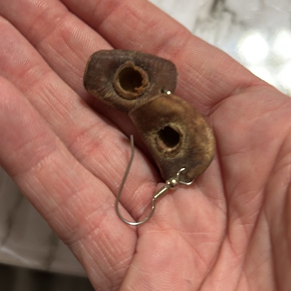 Leather cowboy hat earrings with a vintage horse locket pendant - Picture 2 of 6